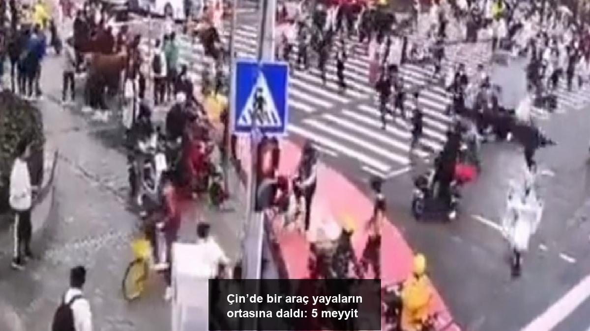cinde-bir-arac-yayalarin-ortasina-daldi-5-meyyit-ZeppyJlg.jpg