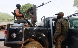 Nijerya’da asker ve polisleri taşıyan araca silahlı hücum: 8 meyyit