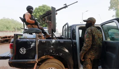 Nijerya’da asker ve polisleri taşıyan araca silahlı hücum: 8 meyyit