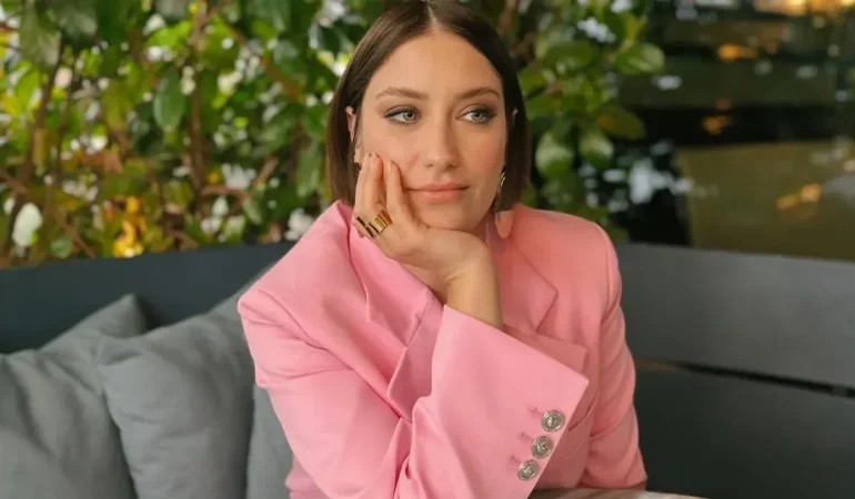 HAZAL KAYA BEL FITIĞI AMELİYATI OLDU