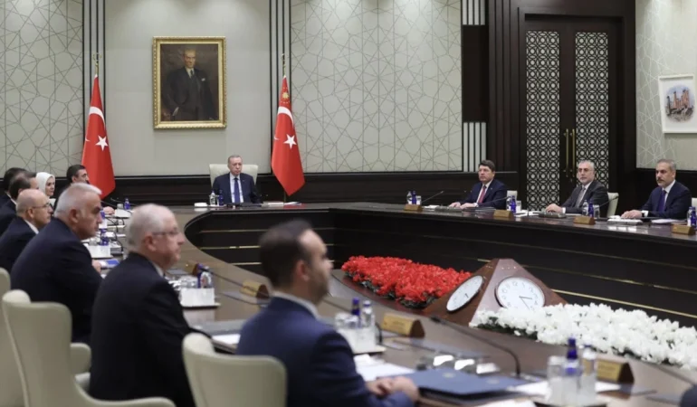 3 HAFTANIN ARDINDAN KABİNE BUGÜN TOPLANIYOR