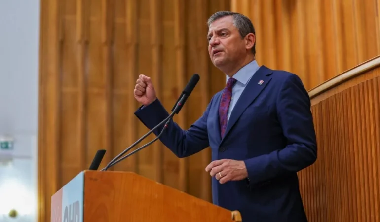 ÖZGÜR ÖZEL’DEN ERDOĞAN’A ‘DİPLOMA’ ÇAĞRISI: “ÜNİVERSİTE ARKADAŞLARINLA İFTAR YAP DA GÖRELİM”