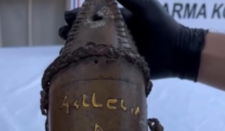 İSTANBUL’DA TARİHİ OPERASYON: 1.200 YILLIK ALTIN YAZMALI TEVRAT ELE GEÇİRİLDİ!