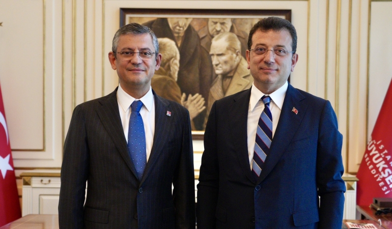 ÖZGÜR ÖZEL, İMAMOĞLU’NU ZİYARET İÇİN SİLİVRİ’YE GİTTİ