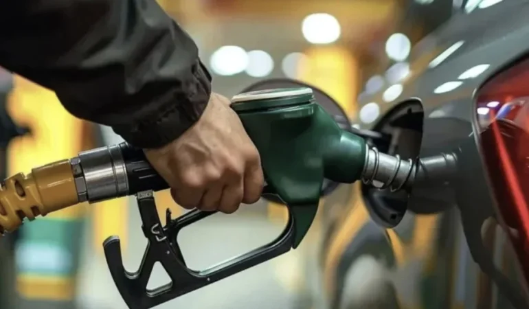 BENZİNE YİNE İNDİRİM GELİYOR! CUMA GÜNÜNDEN İTİBAREN POMPADA