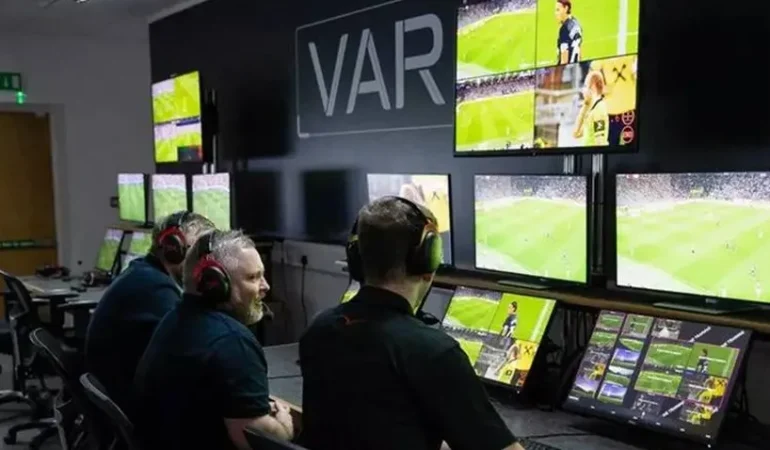 BEŞİKTAŞ-GALATASARAY DERBİSİNDE VAR HAKEMİ BELLİ OLDU!