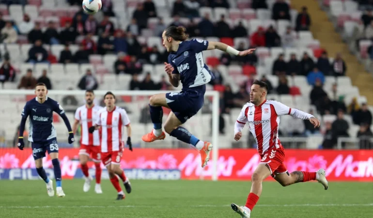 FENERBAHÇE, SİVASSPOR’U 3-1 MAĞLUP EDEREK ŞAMPİYONLUK YOLU İDDİASINI SÜRDÜRDÜ!