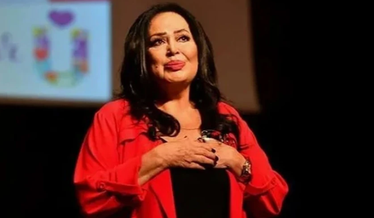 TÜRKAN ŞORAY KENDİ PORTRELERİNİ GÖRÜNCE GÖZYAŞLARINI TUTAMADI