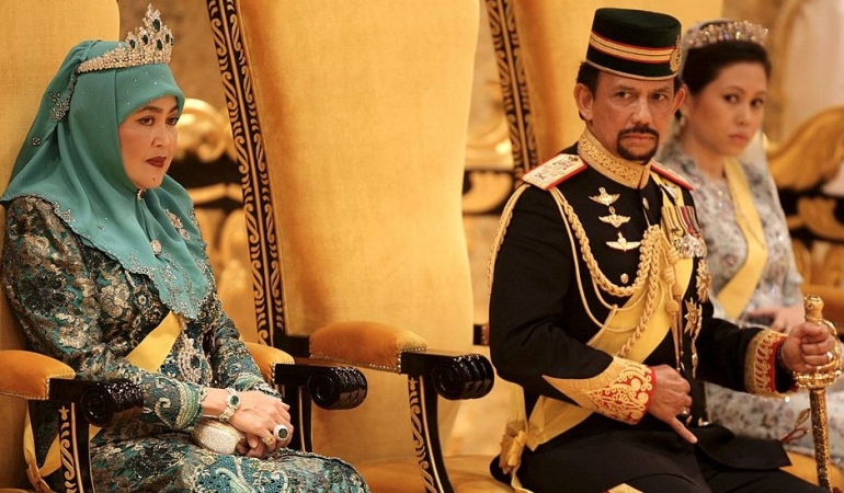 ZENGİNLİĞİYLE TANINAN BRUNEİ SULTANI HASTANEYE KALDIRILDI
