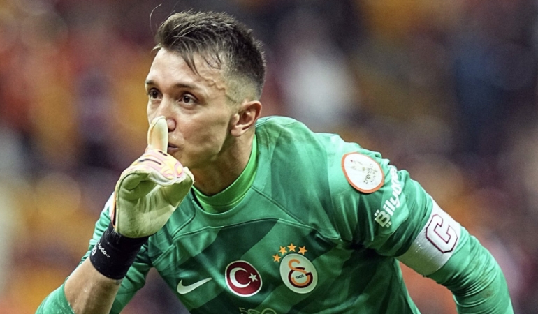 MUSLERA’DAN GALATASARAY TARAFTARINA DUYGUSAL MESAJ
