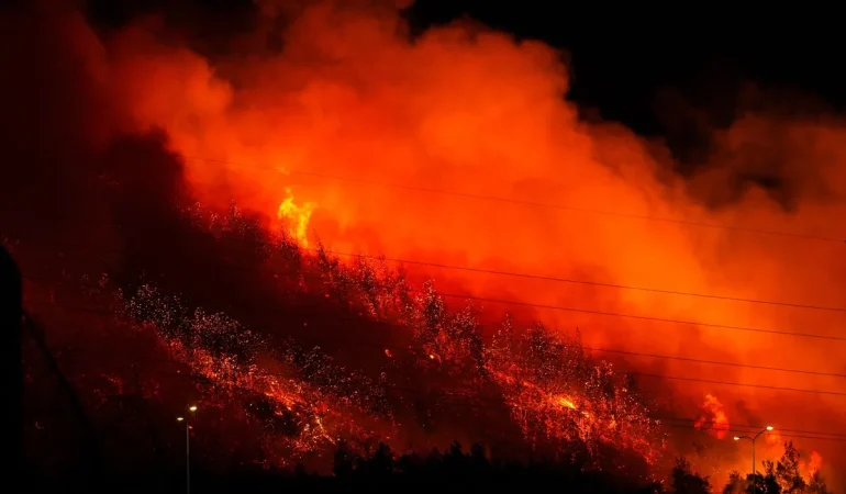 İZMİR’DE ÇÖP YANGINI