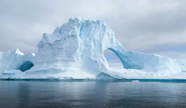 Antarktika’da Hızla Eriyen Buzullar Dünya Isısını Artırıyor