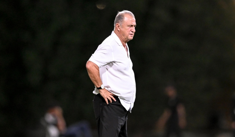 Fatih Terim’e Al-Shabab’dan Türkülü Veda