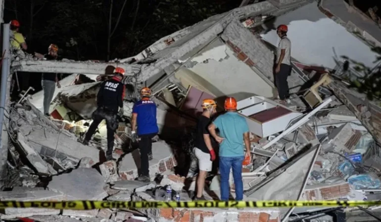Balıkesir’deki Depremde Yıkılan Binada Skandal İddia