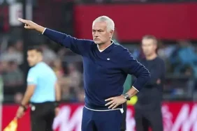 mourinhodan_feyenoord_maci_sonrasi_flas_yorum_devredeyiz_sansimiz_yuzde_1754515582_6509