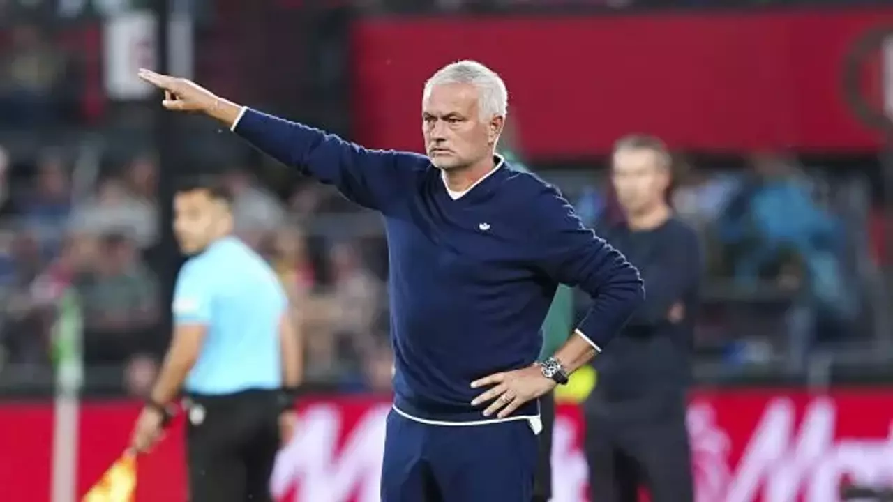mourinhodan_feyenoord_maci_sonrasi_flas_yorum_devredeyiz_sansimiz_yuzde_1754515582_6509