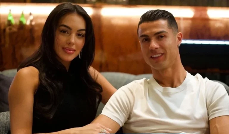 Dev Yüzüğüyle Sosyal Medyada Gündem Oldu