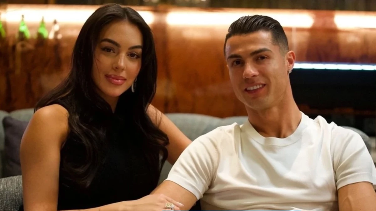 ronaldo-2-cocugunun-annesine-9-yil-sonra-evlilik-teklifi-etti-ztj3
