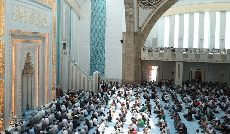 DİYANET’TEN TARTIŞMA YARATAN AÇIKLAMA: “DİZİLER VE TV PROGRAMLARI AİLE YAPISINI TEHDİT EDİYOR”