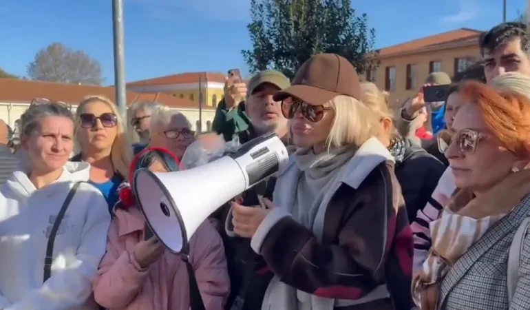 SOKAK HAYVANLARINA DESTEK EYLEMİ: VALİLİK KARARINA TEPKİ BÜYÜYOR