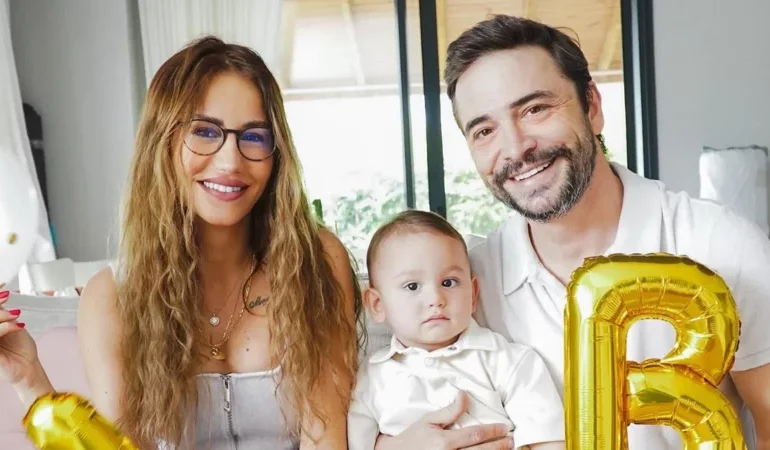 AHMET KURAL AİLE POZU VERDİ: EŞİ ÇAĞLA GİZEM VE ÇOCUKLARIYLA MUTLU ANLAR