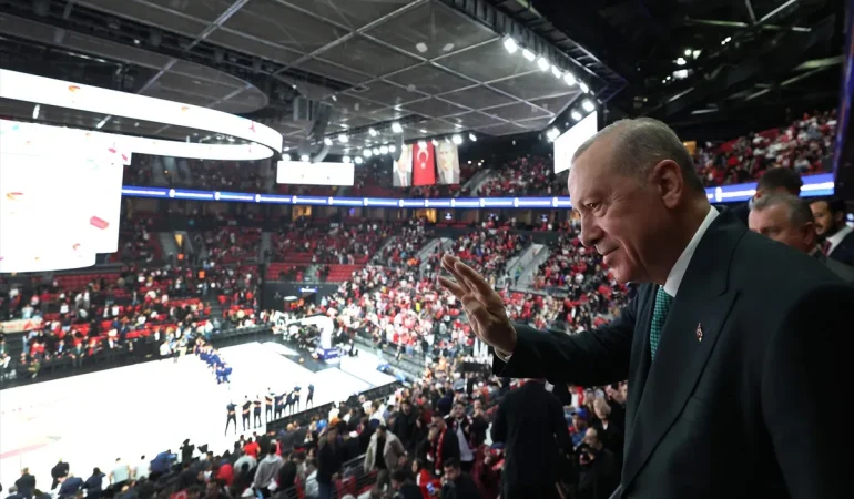 Cumhurbaşkanı Erdoğan’dan Ercan Osmani’ye Espirili Tebrik: “Hemşehrilerini Duman Ettin”