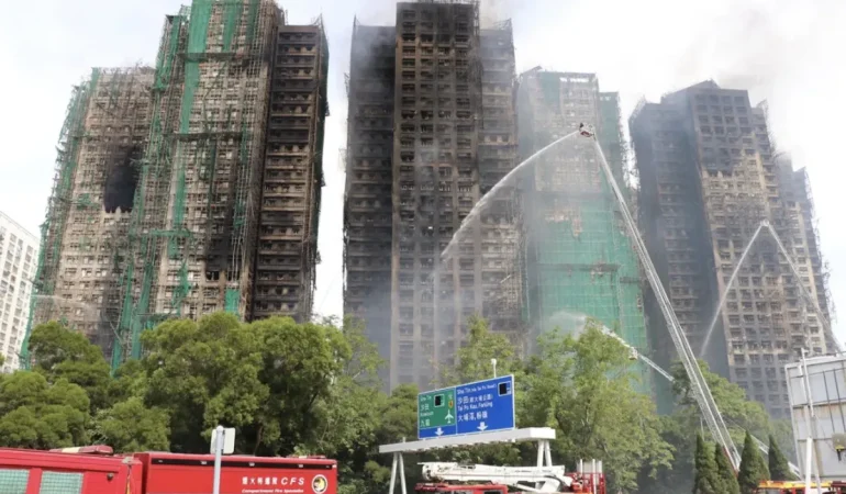 Hong Kong’da Gökdelen Yangını: Can Kaybı Artıyor