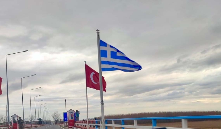 YUNANİSTAN’DAKİ ÇİFTÇİ PROTESTOSU SİNİRİ KAPATTI: TÜRKİYE GEÇİŞLERİ SAATLERCE DURDU